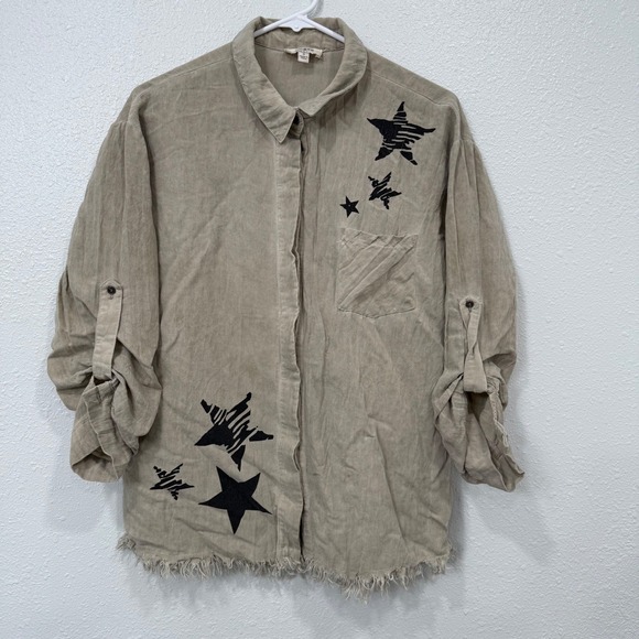 Umgee USA Tops - Umgee USA Women's Khaki Star Print Distressed Button Up Shirt Size S